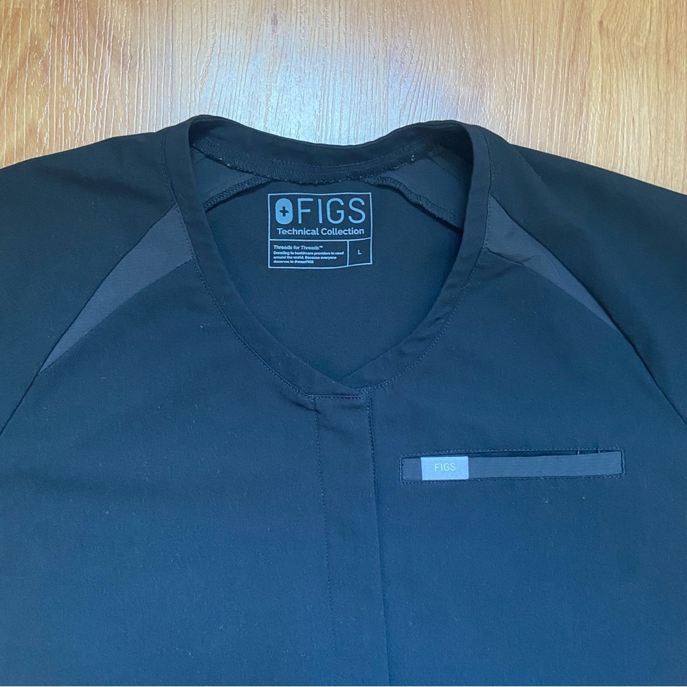 Figs Men’s Tela Collarless Button Up Scrub Top Size Large